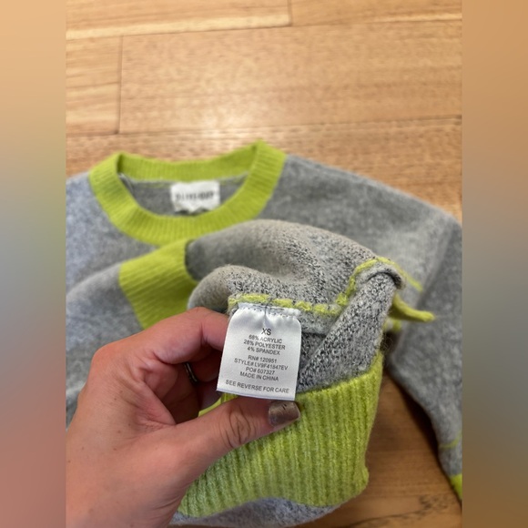 Olive and Oak Sweater - Picture 4 of 5